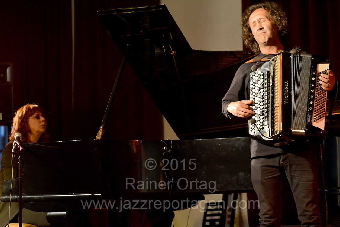 Rita Marcotulli & Luciano Biondini in der 'World of Basses' in Reutlingen am 28. April 2015